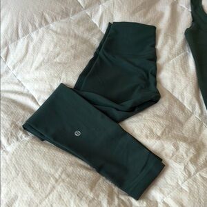 Lululemon Women’s 25” size 4 wunder under leggings in legacy green